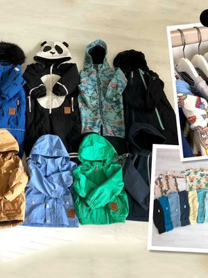 Tässä on osa Nellin pojan tamineista. ”Mielestäni lastenvaatteet ovat harrastus siinä missä moni muukin asia. Esimerkiksi äitini keräilee muumimukeja, kun taas meillä on paljon merkkivaatteita. Vaatteet päätyvät kiertoon, muumimukit pysyvät hyllyssä.”