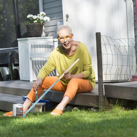 Raili Hulkkonen pitää työnteosta eikä suunnittele eläkkeelle jäämistä. 