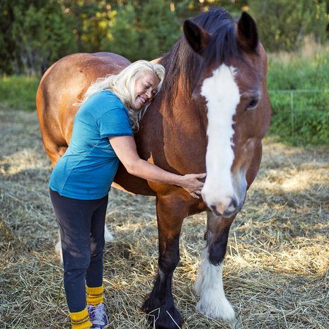 Luvialla asuva Tanja Antila, 55, on kreikkalaiseen ruokaan erikoistunut kokki ja pitopalveluyrittäjä. Hän tekee taloonsa remonttia, jonka valmistuttua hän suunnittelee vuokraavansa sitä ryhmille virkistyskäyttöön.