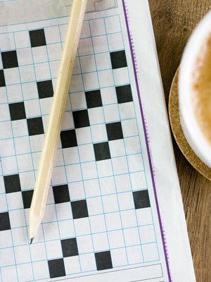 Kohtuullinen kahvin nauttiminen voi auttaa hidastamaan muistin heikkenemistä. Suomalaisen tutkimuksen mukaan niillä, jotka joivat 3–5 kuppia päivässä, oli 65 prosenttia pienempi riski sairastua muistisairauteen. Lue lisää vinkkejä Kodin Kuvalehdestä 7/2021.