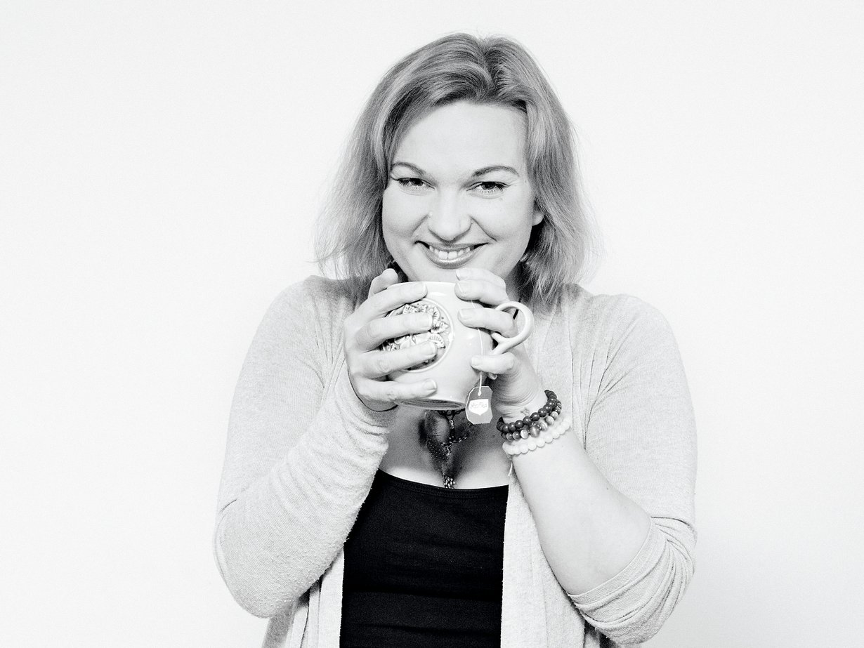 Laura Kokkonen on 35-vuotias kulttuurituottaja, joka vetää itsemyötätuntokursseja. Hän asuu Lempäälässä.