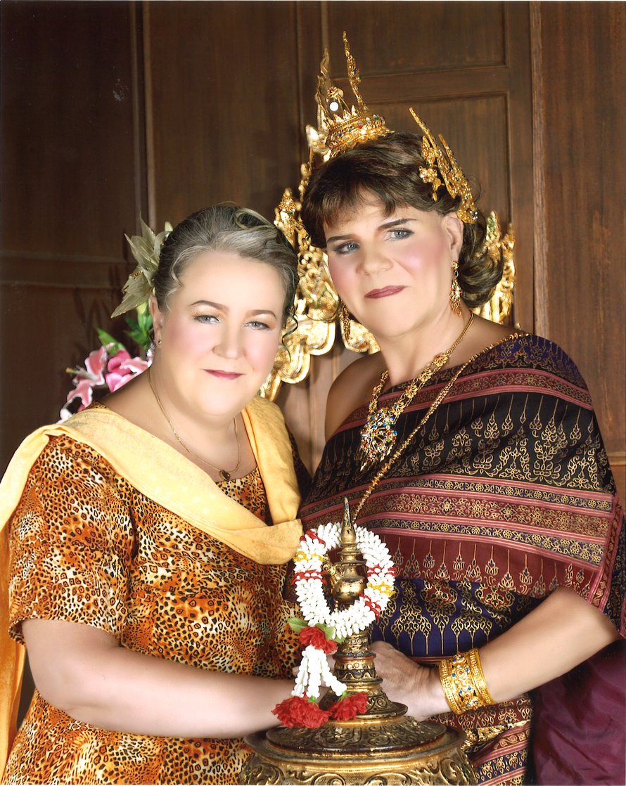 Birgitta ja Thea käväisivät Thaimaassa myös valokuvaamossa.
