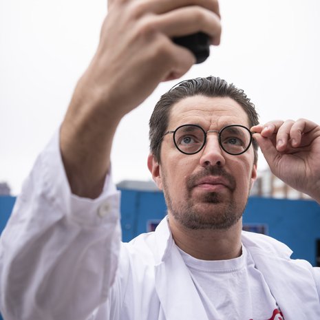  Lääkäri Atte Virolainen tunnetaan myös somessa. ”Vaikeistakin lähtökohdista voi selvitä järjissään. Tahdon olla siitä esimerkki niille nuorille, joilla ei ehkä ole muita.”