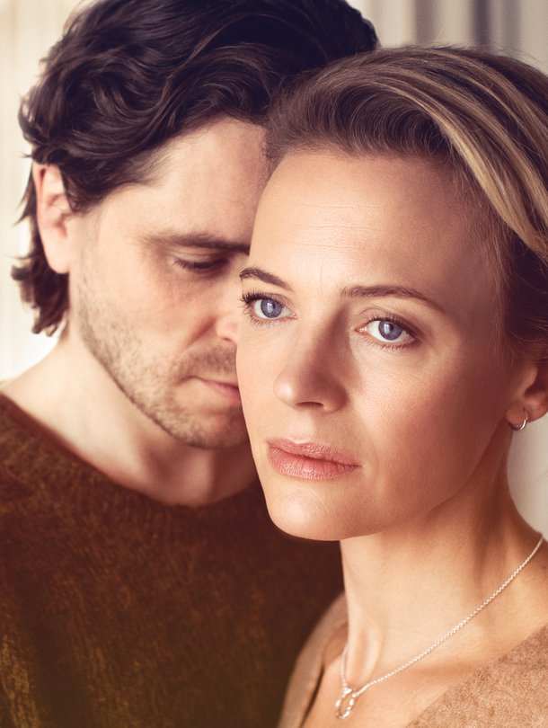 Claran (Josephine Bornebusch) ja Peterin (Sverrir Gudnason) suhdekiemurat saavat katsojan anelemaan jatkoa: tahdon tietää, miten heille loppuelämässä käy!