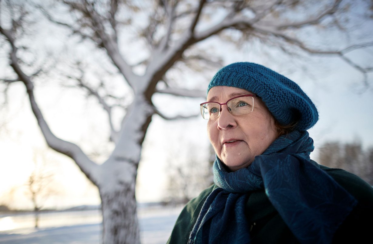 Laulaja Liisa Tavista tuntuu nyt hyvältä kuulostella, miltä vanhat laulut tänä päivänä tuntuvat. ”Nostalgisuus ei tarkoita pysähtymistä. Se voi olla myös puhdistavaa.”