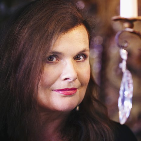 Laila Snellmanin mielestä lapsena muuttaminen tekee ihmisestä joustavan. Uudet tilanteet eivät pelota, ja niihin sopeutuu helposti.