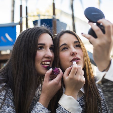 Kosmetologi kannustaa pitämään meikit vain omassa käytössä, monesta hyvästä syystä.