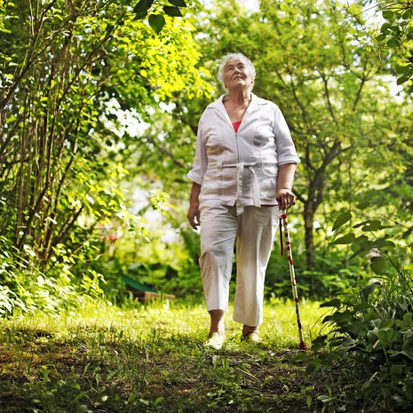 "Nuorelle itselleni sanoisin: Lue lapsillesi, harrasta kirjallisuutta ja kuvaamataitoa. Taiteen kokeminen pitää sinut elävänä."