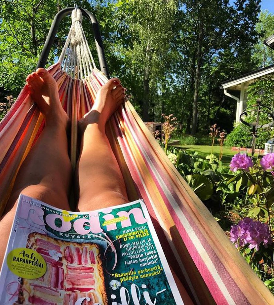 Tarja Rantanen haaveili lomasta riippumatossa ja oli jo löytänyt sinne hyvää lukemista.