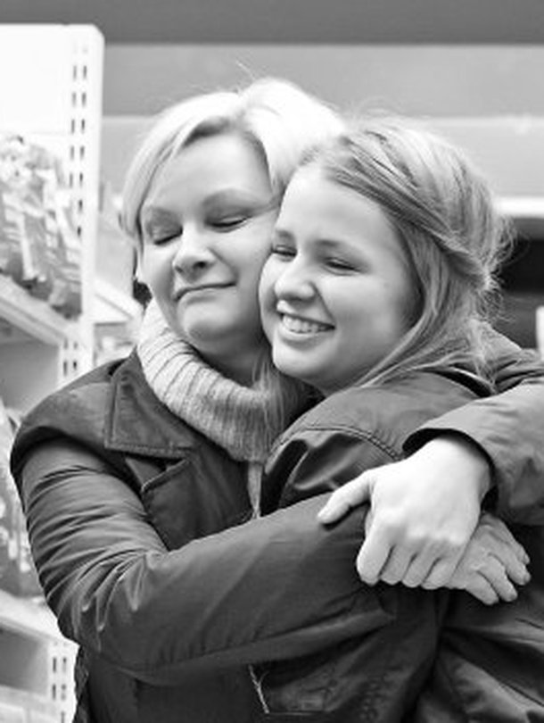 Päivi Storgård ja tytär Elli Saharinen puhuvat paljon, myös Päivin kaksisuuntaisesta mielialahäiriöstä.