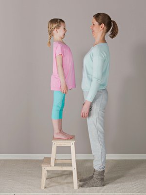 Niskajumpan malleina toimivat kosmetiikan suoramyyjä Sari Kuparinen, 37, ja hänen tyttärensä Veera Vihervaara, 8. Sari harrastaa lenkkeilyä, bodypumppia ja pilatesta. Veeran lajeja ovat rullalautailu ja partio.