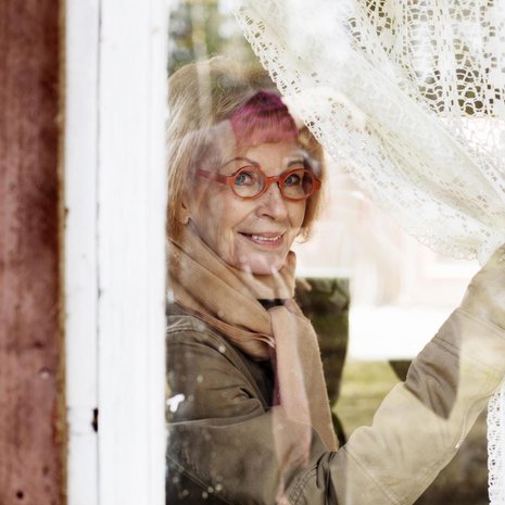 Kaari Utrio on huomannut, ettei puolison kuoleman aiheuttamaa kipua voi etukäteen kuvitella. ”Yritän kuitenkin muistaa, että asiani ovat niin hyvin kuin ne tässä tilanteessa voivat olla. Saan vertaistukea, voin aina soittaa jollekulle eikä minulla ole taloudellista hätää.”