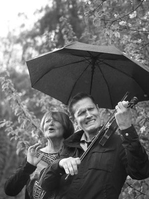   Marianna ja Sinuhe Wallinheimolla on molemmilla absoluuttinen sävelkorva. Sinuhe jätti viulunsoiton lapsena, kun urheilu alkoi kiinnostaa enemmän.