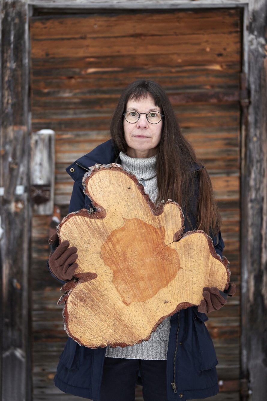 "Se vähän toisi toivoa, jos edes Suomen valtion omistamat vanhat metsät suojeltaisiin. Ihme, jos Suomella ei ole siihen varaa. Niitä on niin vähän jäljellä", Aura Koivisto sanoo.