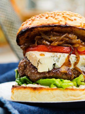 Kesällä paras hampurilaisbaari on oman pihan perällä.