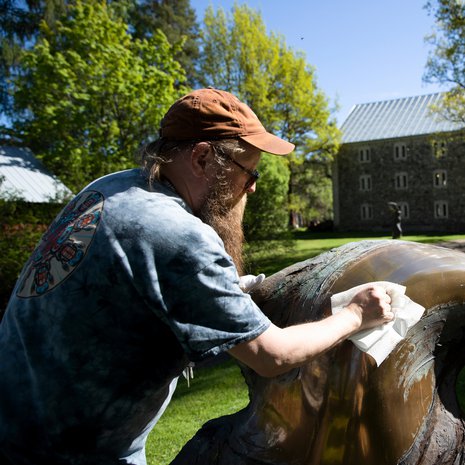 ”Omistaminen ei kiinnosta. Käytän vaatteita, jotka ostan rautakaupasta tai kirpputoreilta”, Jean Ramsay sanoo. Äidille ja isälle Jean ehti sanoa rakastavansa heitä.