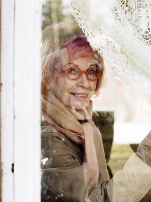 Kaari Utrio on huomannut, ettei puolison kuoleman aiheuttamaa kipua voi etukäteen kuvitella. ”Yritän kuitenkin muistaa, että asiani ovat niin hyvin kuin ne tässä tilanteessa voivat olla. Saan vertaistukea, voin aina soittaa jollekulle eikä minulla ole taloudellista hätää.”