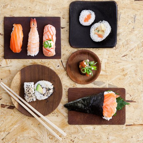 Sushien valmistaminen itse on yllättävän helppoa. Tee itse herkulliset nigirit, makit, gunkanit, californiat ja temakit.