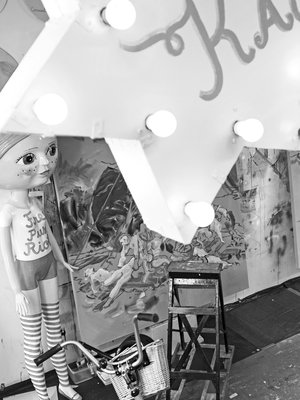 Katja haluaa välittää lapselleen isänsä opettamat arvot. ”Tärkein niistä on se, ettei ihmisarvo riipu sosiaalisesta asemasta."