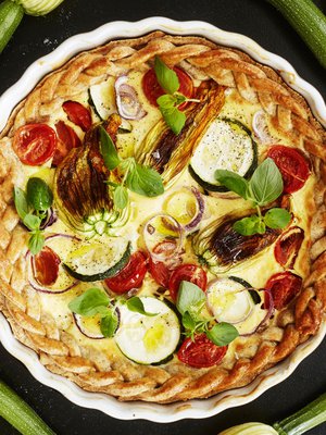 Leikkaa piiras valmiiksi paloiksi, niin voit ennakoida, kuinka monelle piirakasta riittää.