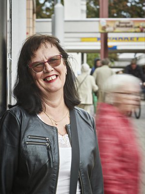 Mikaéla sai tietää biologisen äitinsä nimen vasta äidin kuoltua. ”Onneksi ei ollut liian myöhäistä löytää sisaruksia.”