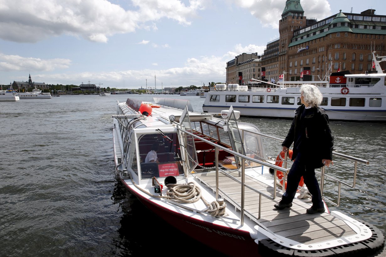 Tukholmaan voi tutustua myös veneillen.