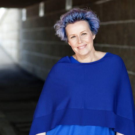 Lastentarhanopettaja Päivi Kirjavainen, 48, asuu Raumalla ja on kolmen teini-ikäisen pojan äiti. Muuttumisleikissä hän sai maanläheisiä meikkineuvoja. "Kävin saman tien ostamassa BB-voiteen, ja meikistä tuli huolitellumpi."