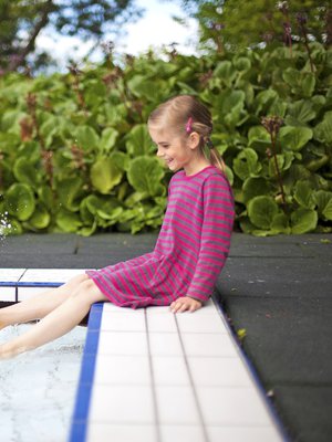 Olga Laukkanen, 7, asuu Turussa äidin, isän ja pikkusiskon kanssa. Hän aloittaa syksyllä toisen luokan. Olga harrastaa partiota, leikkimistä ja piirtämistä.
