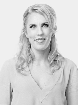 Maija llmoniemi on 35-vuotias bloggaaja ja yrittäjä, joka asuu sinkkuna Helsingissä. 