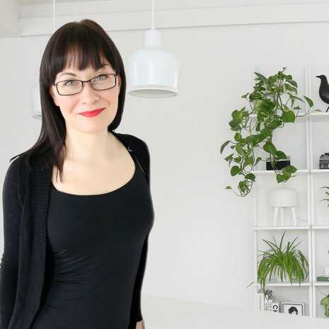 ”Huomasin monesti etsimällä etsiväni tavaraa pois laitettavaksi. Mitä enemmän sain karsittua, sitä enemmän teki mieli karsia. Koin jopa pettymyksen tunteita, kun en löytänytkään mitään turhaa kierrätettäväksi”, Miia muistelee.