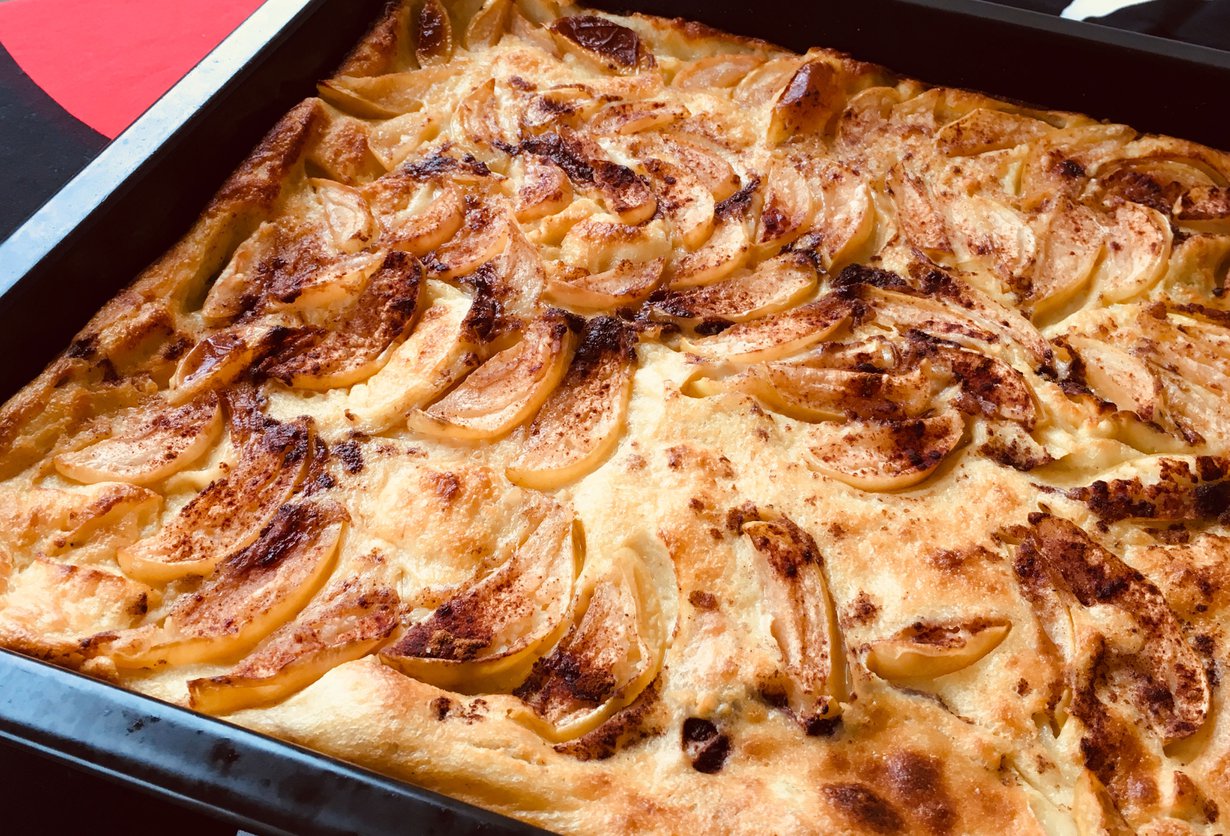 Voit maustaa pannarin omenaviipaleilla ja kanelilla.