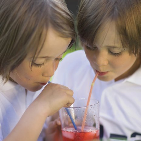 Tulikohan yhtä monta yhtä pitkää imaisua pillistä?