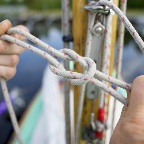 Purjehtijat ovat solmujen teon mestareita, mutta vasta-alkajastakin voi tulla mestari!