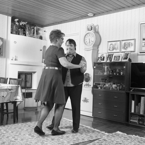 Aira Välitalo ja Toni Välitalo tanssivat mieluiten jenkkaa. Toni on taitava tanssija, ja lavoilla häntä haetaan paljon.