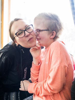 Erja päätti jo vuosia sitten: "Minä hoidan Axun itse, koska äiti ymmärtää lastaan paremmin kuin kukaan muu."