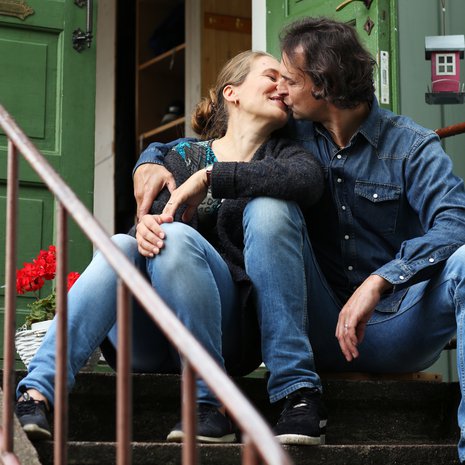 Visa Koiso-Kanttila on löytänyt Iiris Härmästä sielunkumppaninsa, ja toisinpäin. "Tuntuu, että jotkut ratkaisevat henkilökohtaisia elämänkaarihaasteita vaihtamalla kumppania. Jos elämä on tylsää, ajatellaan, että muutos löytyy sitä kautta. Minulle ei ole tullut mieleenikään", Visa sanoo.