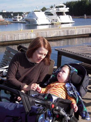 Säde Neitola ja Olavi (2011–2014). ”Olavin viimeiseksi jäänyt kesä oli hyvä. Tässä olemme syyskuussa 2013 Joensuun Hasanniemessä.”