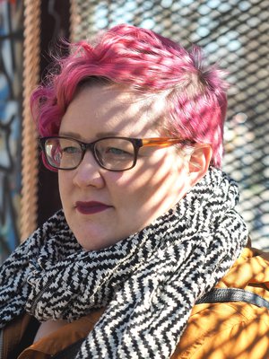 Tinnan oli aluksi vaikea sopeutua vauva-arjen säännölliseen rytmiin. ”Ajattelin, että muut handlaavat tämänkin paremmin. Nyt tajuan, että kaikki eivät ole kahdeksasta neljään -ihmisiä.”