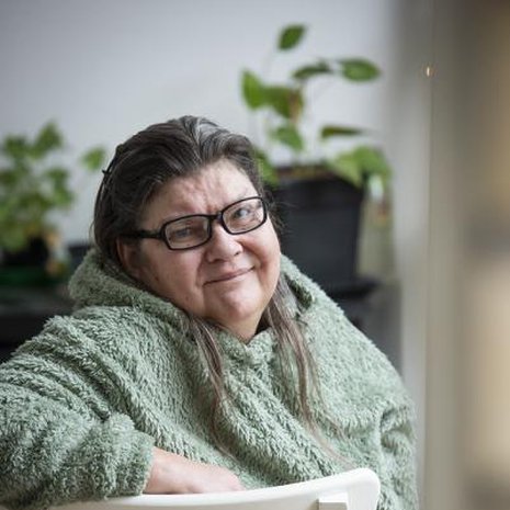 Kun Sari oli koditon, hän itki usein. Välillä olo oli lohduton. ”Minulla oli silloin varmaan jonkinlainen masennus.”