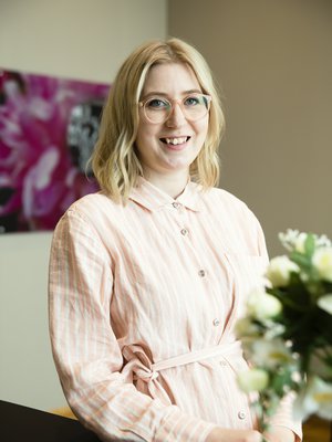 Saara Kantokorpi on auttanut ihmisiä sekä avioliiton aloittamisessa että sen päättämisessä. Nykyisessä työssä parasta on todistaa ihmisten onnea.