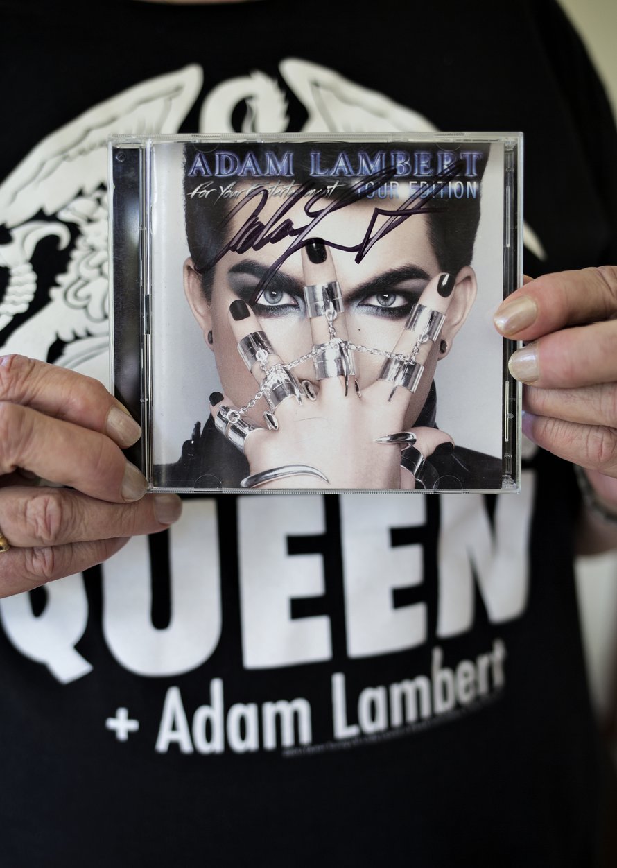 "Sain Adamin nimikirjoituksen tähän CD-levyyn Meet & greet -tapaamisessa. Samalla sain myös tuijotella häntä suoraan silmiin, halata ja olla taas hetken kainalossa."