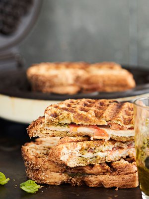 Päältä rapsakka, sisältä sulaa juustonautintoa.