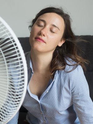 Erään KK:n lukijan mukaan tuuletin kannattaa laittaa makuuhuoneeseen pyörimään jo pari tuntia ennen kuin käy itse nukkumaan.