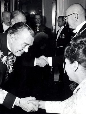 Viisikymmentä vuotta sitten vieraita vastaanottivat Urho ja Sylvi Kekkonen.