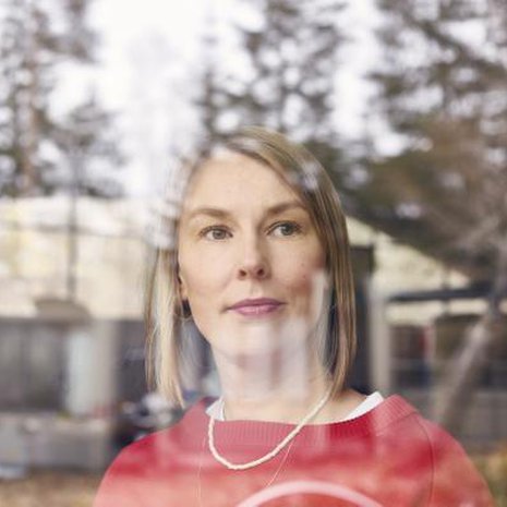 ”Sain Ykältä ja Irmeliltä ajattelua, kekseliäisyyttä ja kiltteyttä korostavan kodin”, Ida Kukkapuro sanoo.