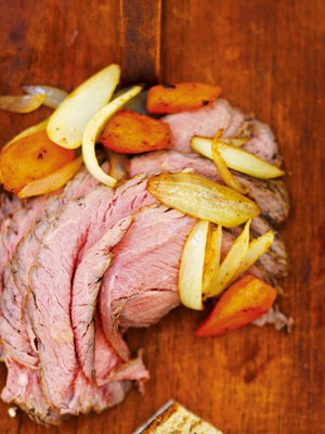 Muista leikata paahtopaistista ohuita siivuja!