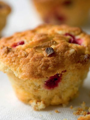 Kirpeä karpalo on mainio lisä makeissa muffineissa.