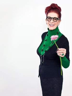 Kodin Kuvalehden lukijat valitsivat vuonna 2013 yrittäjä, luennoitsija Aira Samulinin Suomen halattavimmaksi julkisuuden henkilöksi.