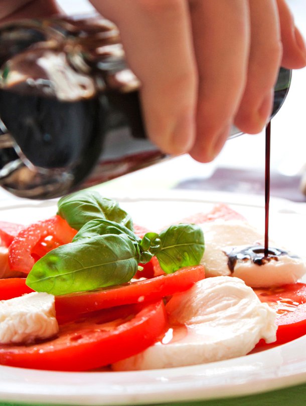 Tomaattia, mozzarellaa ja balsamicosiirappia: aina toimiva yhdistelmä.