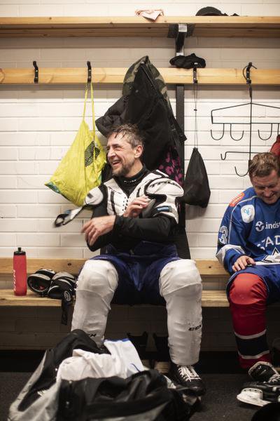 Vaimo kutsuu Henriä aikaoptimistiksi. ”Aikatauluongelmani syntyvät usein siitä, että ajantajuni katoaa, kun uppoudun asioihin.”